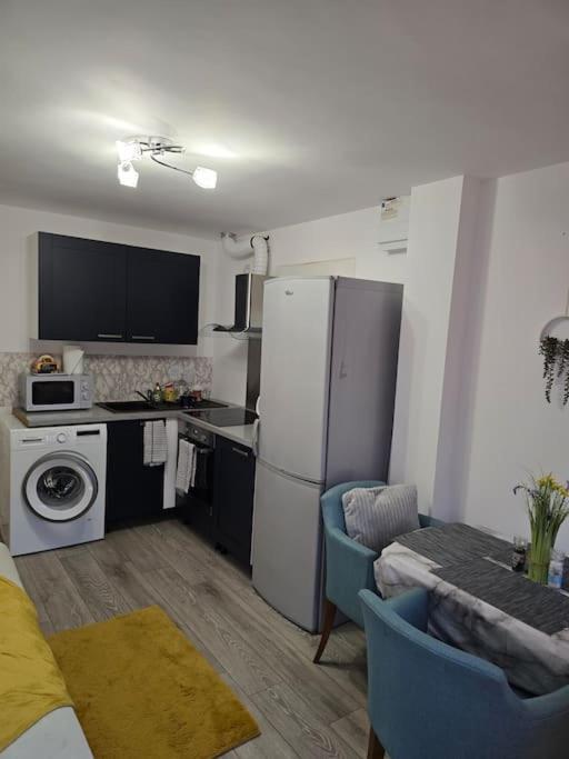 Cozy Flat 1 Bedroom Hucclecote Exterior photo